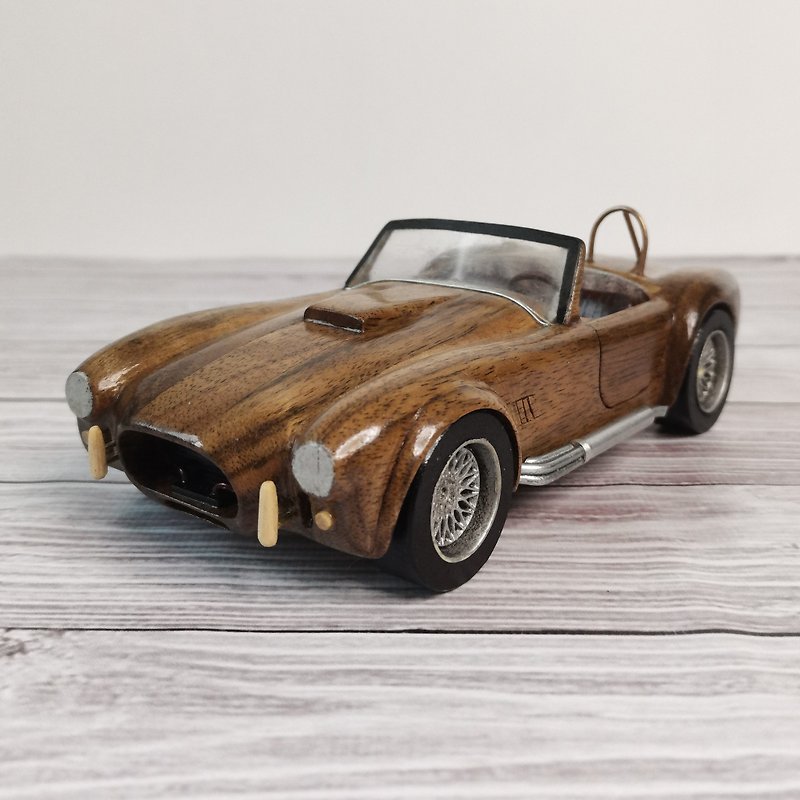 カスタムメイドのおもちゃの車モデル AC コブラ 1965 - 置物 - 木製 