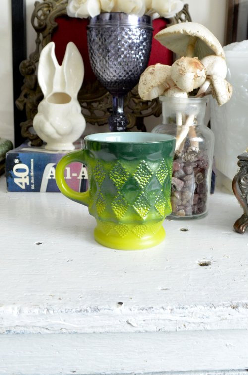 Travel Genius 中古店 FIRE KING 青綠 x 芥末黃色 菱格咖啡杯 60年代古董 玻璃製品 MUG