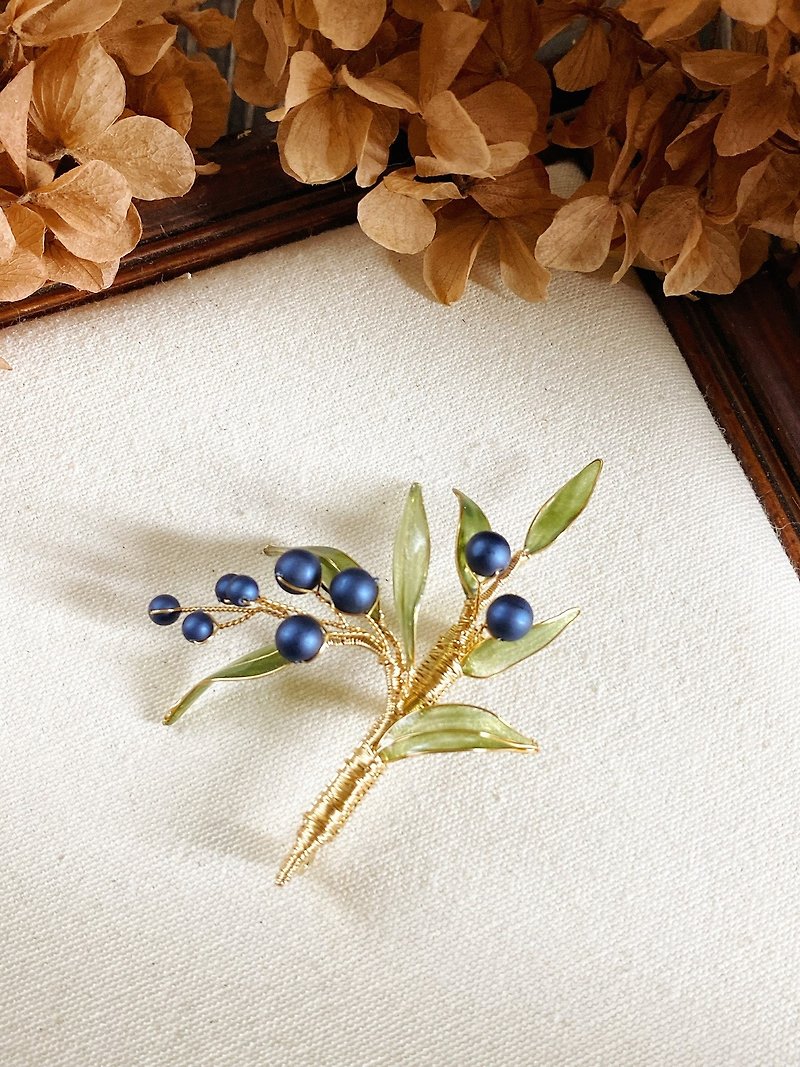 Japan's kiwa pearl fruity fragrant brooch - Brooches - Pearl 