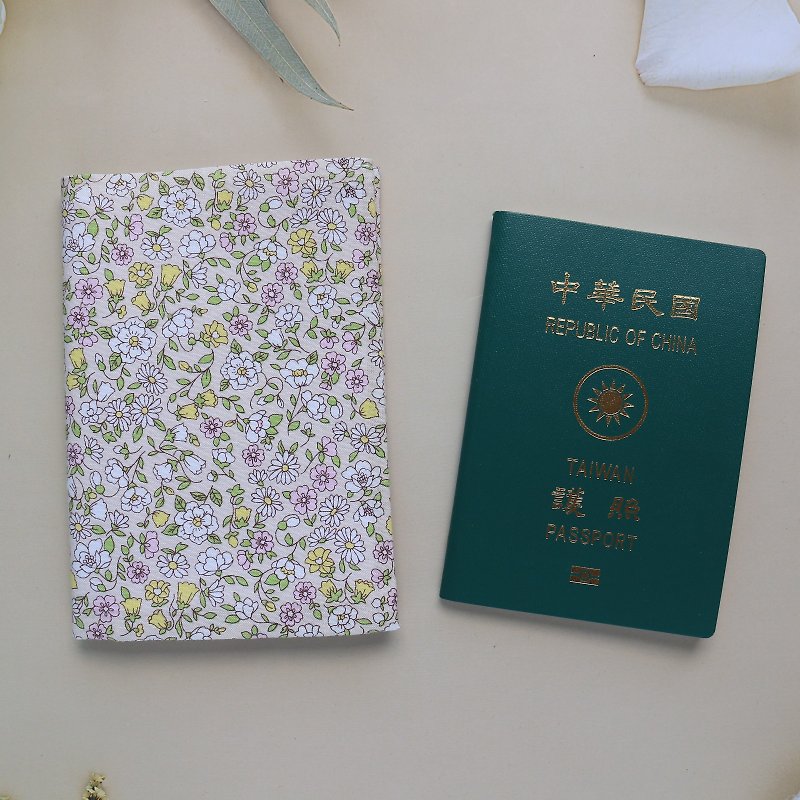 [Small Floral-Powder] Passport Holder Passport Holder Passport Bag - ที่เก็บพาสปอร์ต - ผ้าฝ้าย/ผ้าลินิน สีน้ำเงิน