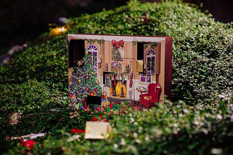 Christmas Countdown Box-Byers' Choice Christmas Fireside Advent Calendar - Items for Display - Wood Green