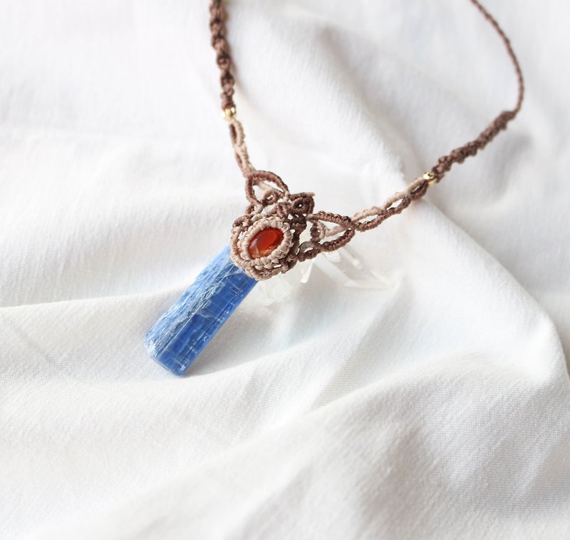 Purification - Fire Opal Stone Woven Necklace - สร้อยคอ - คริสตัล สีน้ำเงิน