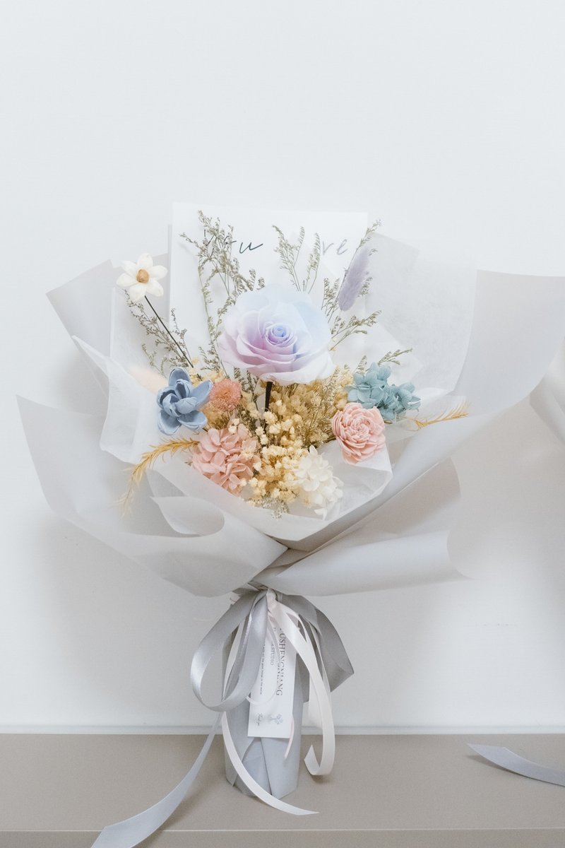 Dreamy eternal two-color rose bouquet - Dried Flowers & Bouquets - Plants & Flowers Multicolor