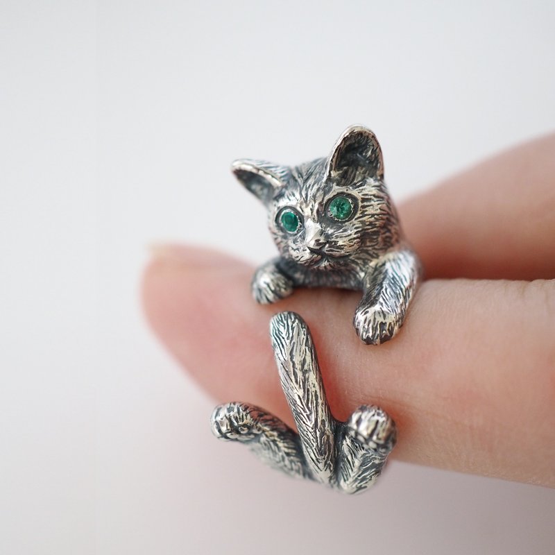 指に巻きつく猫リング グリ エメラルドの瞳 - 戒指 - 純銀 銀色