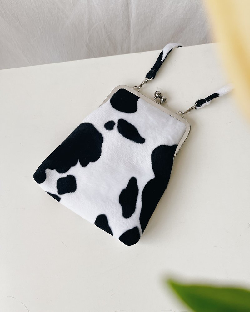Cow velvet square shoulder kiss lock bag - กระเป๋าถือ - ผ้าฝ้าย/ผ้าลินิน 