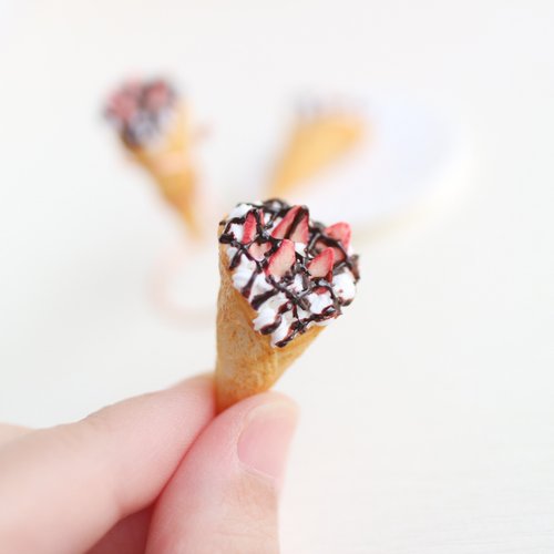 蜜斯手作 Mistory's Handmade 草莓巧克力醬可麗餅 A 耳環 單支 甜點飾品 袖珍 模擬食物