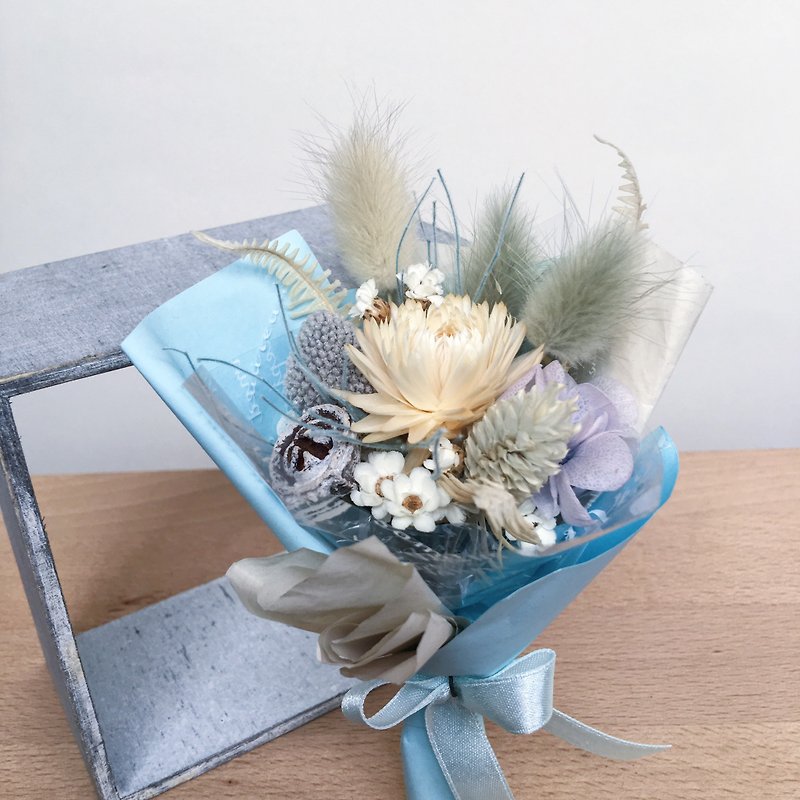 BirthBouquet March birth month dry bouquet ice gray blue IceBlue - Dried Flowers & Bouquets - Plants & Flowers Blue
