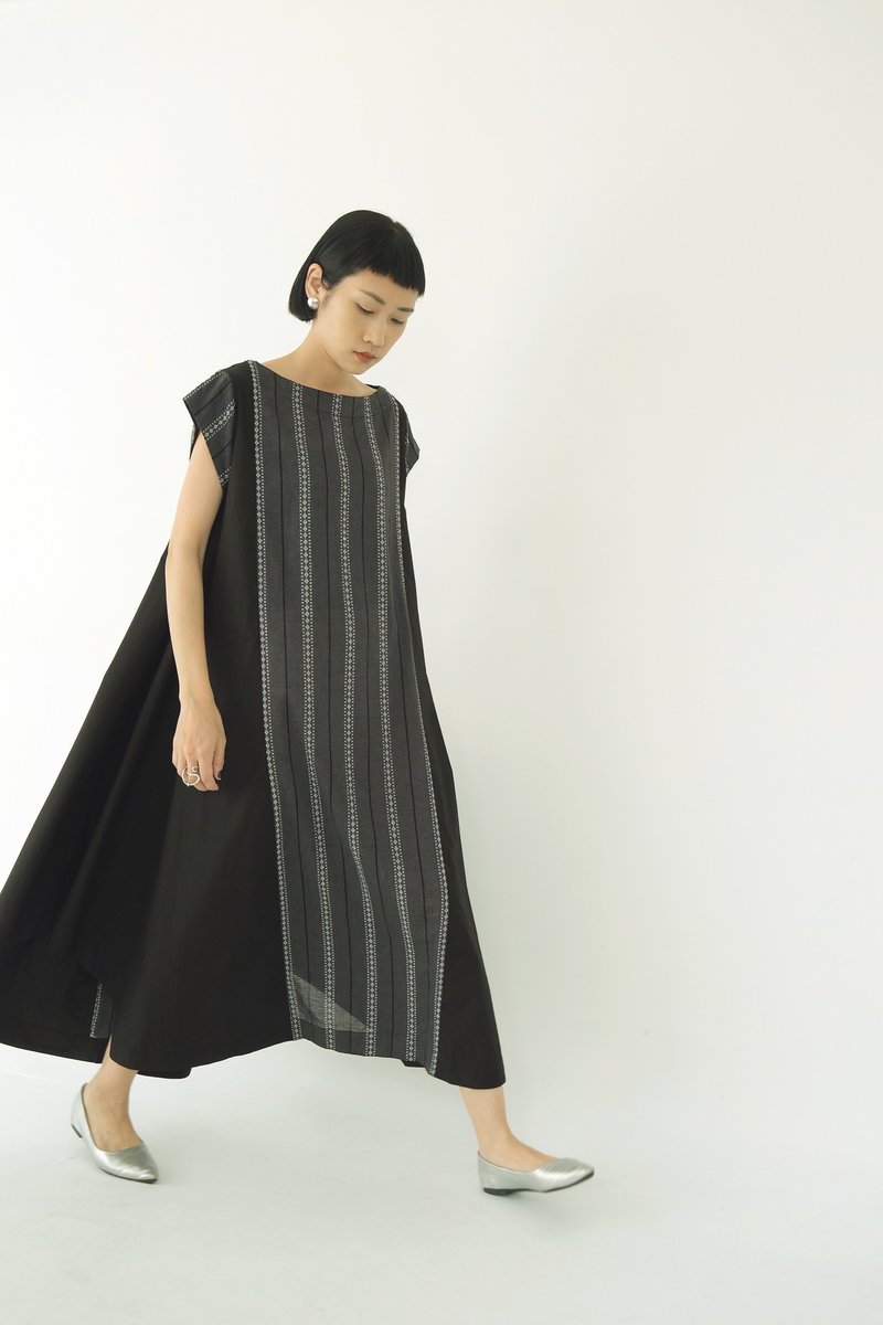 Sichuan Yi WEAR BEING Embroidery Spliced ​​Polygonal Hem Dress Black/Embroidery - One Piece Dresses - Cotton & Hemp Black