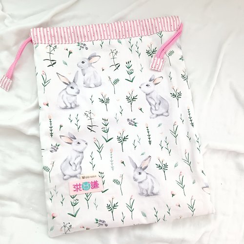 QQ rabbit 手工嬰幼兒精品 彌月禮盒 免費繡名字。香草灰兔。束口袋 尿布袋 衣物袋