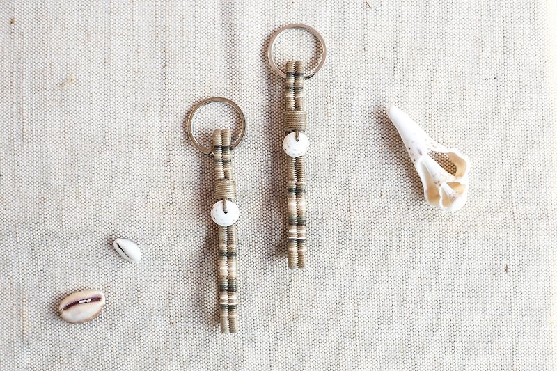 蠟繩編織貝殼鑰匙圈-拾穗 - 鑰匙圈/鎖匙扣 - 貝殼 卡其色