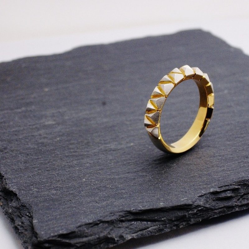 piccola triangolo ring / Piccola Toriangoro Silver Gold coating ring - แหวนทั่วไป - โลหะ สีเงิน