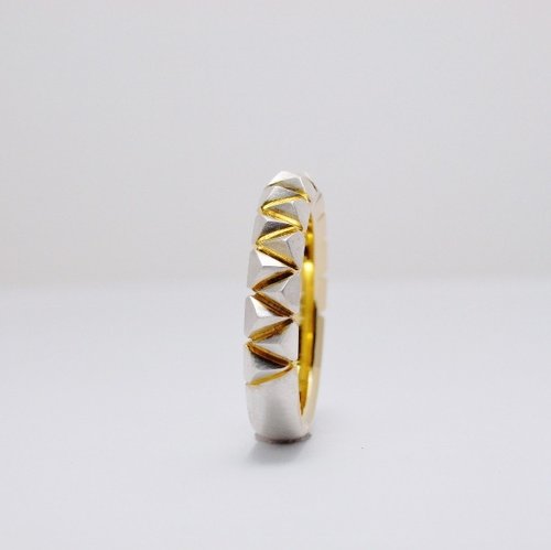 piccola triangolo ring ／ ピッコラ トリアンゴロ シルバー ゴールドコーティング リング - ショップ DaDa silver  works リング・指輪 - Pinkoi