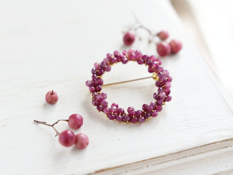 [Brooch, S size] Ruby, July birthstone, pink wreath - เข็มกลัด - เครื่องประดับพลอย สึชมพู