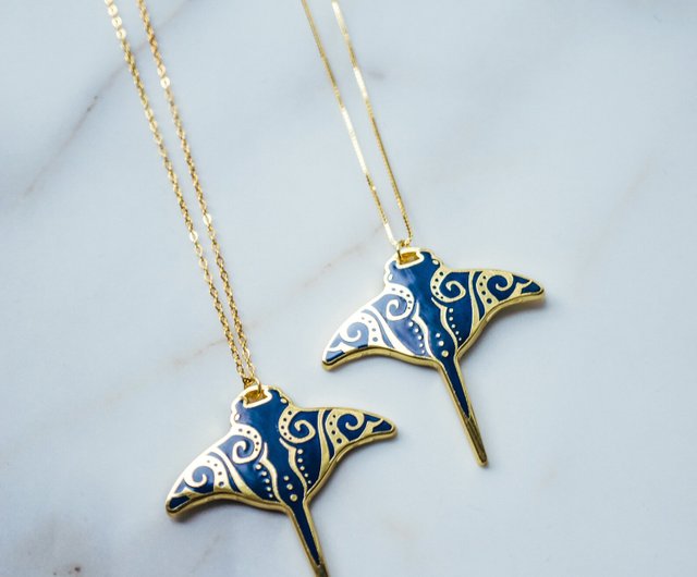 Pearl manta ray and Maori dressing selling