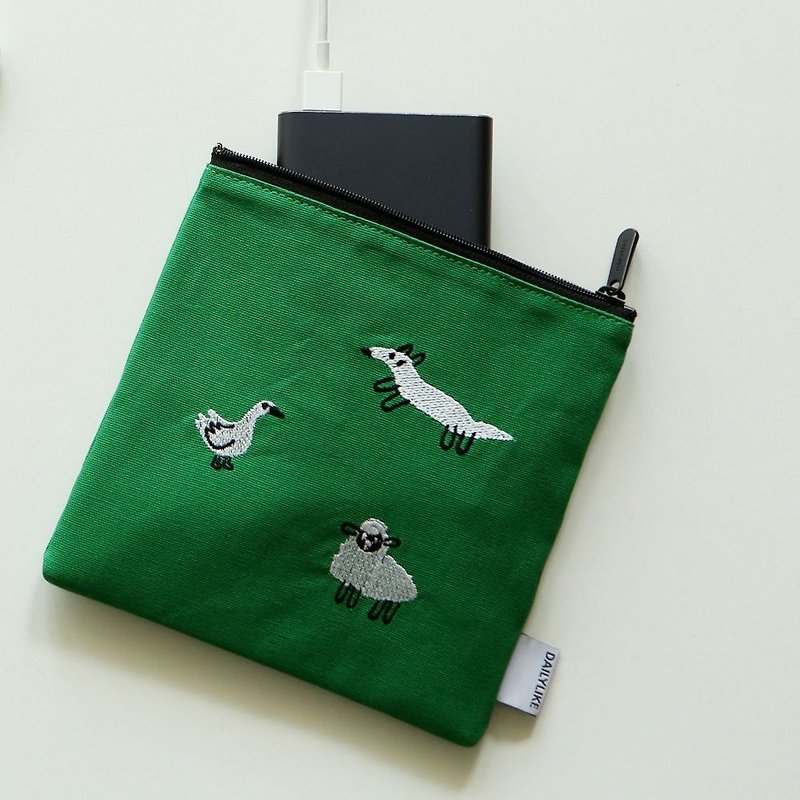Small fresh embroidery storage bag -05 farm, E2D16364 - กระเป๋าเครื่องสำอาง - ผ้าฝ้าย/ผ้าลินิน สีเขียว