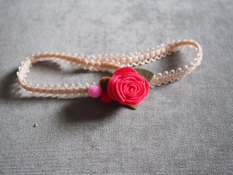Gift idea: Handmade baby hairband with little red rose - หมวกเด็ก - ผ้าไหม สีแดง