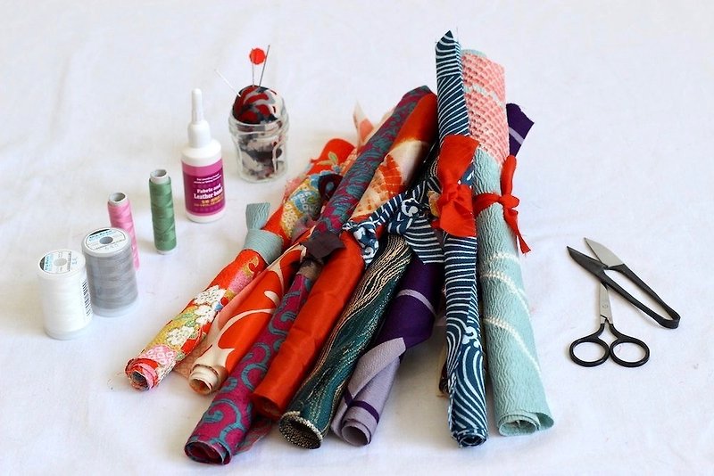 Japanese fabric set, kimono fabric, fabric scraps12 pieces【more than 15x15cm】 - 編織/羊毛氈/布藝 - 絲．絹 多色