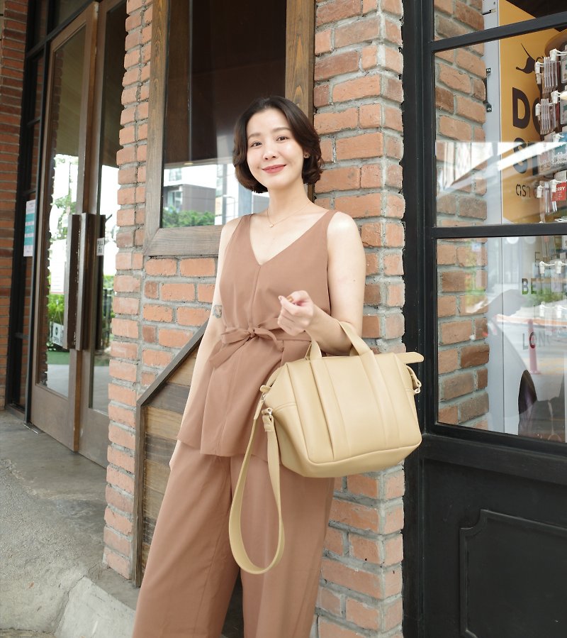 斜挎包 WHITEOAKFACTORY Cubie shoulder bag - Cream / Beige - Messenger Bags & Sling Bags - Faux Leather Khaki