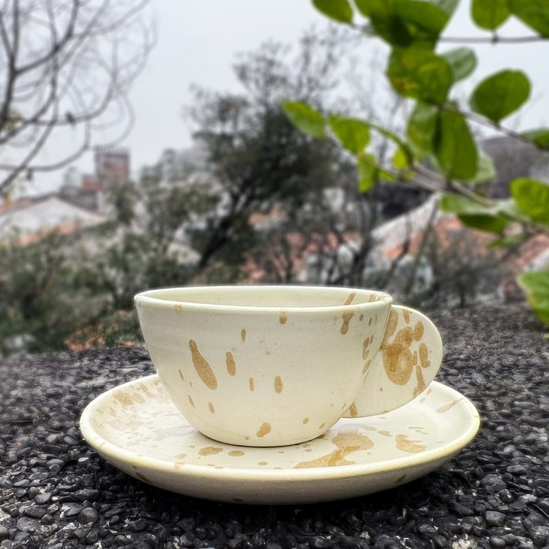 【浪跡】手作咖啡杯盤組 - 咖啡杯/馬克杯 - 陶 卡其色