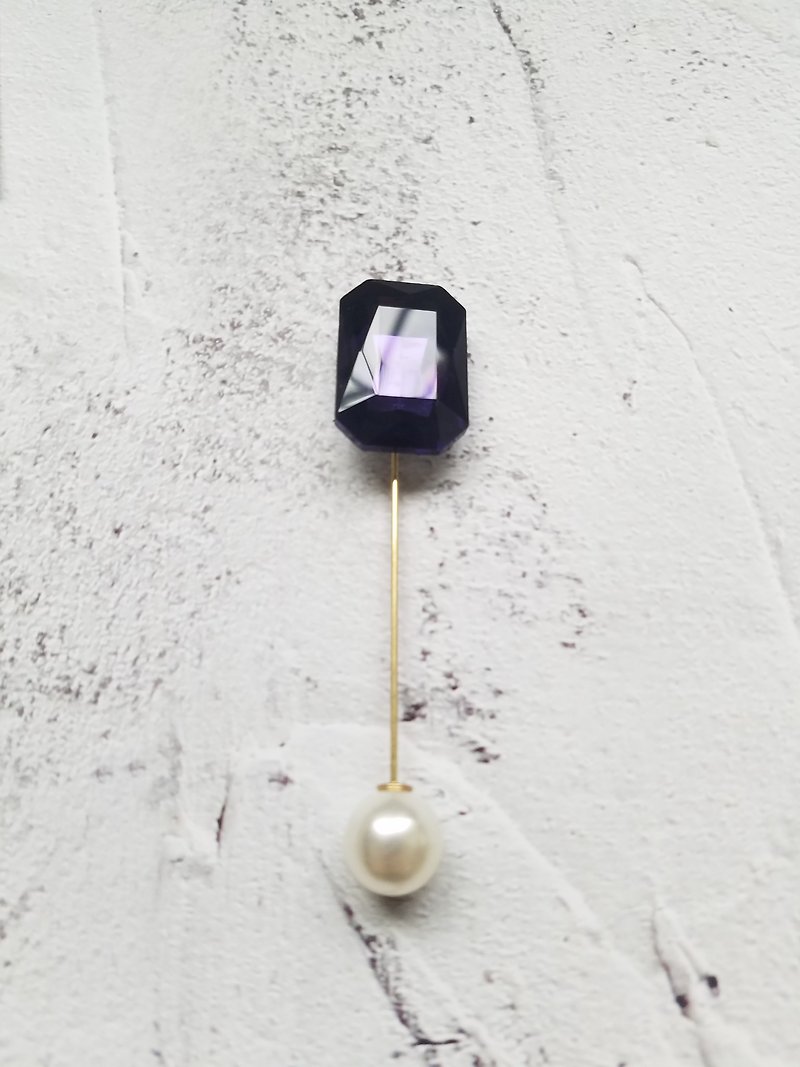 紫の宝石ブローチの胸花の新郎のスーツの1文字の針の割り針 - ブローチ - ガラス パープル