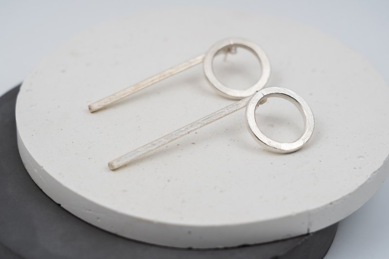 Line-circle silver geometric stud earrings (STE16) - 耳環/耳夾 - 銀 銀色