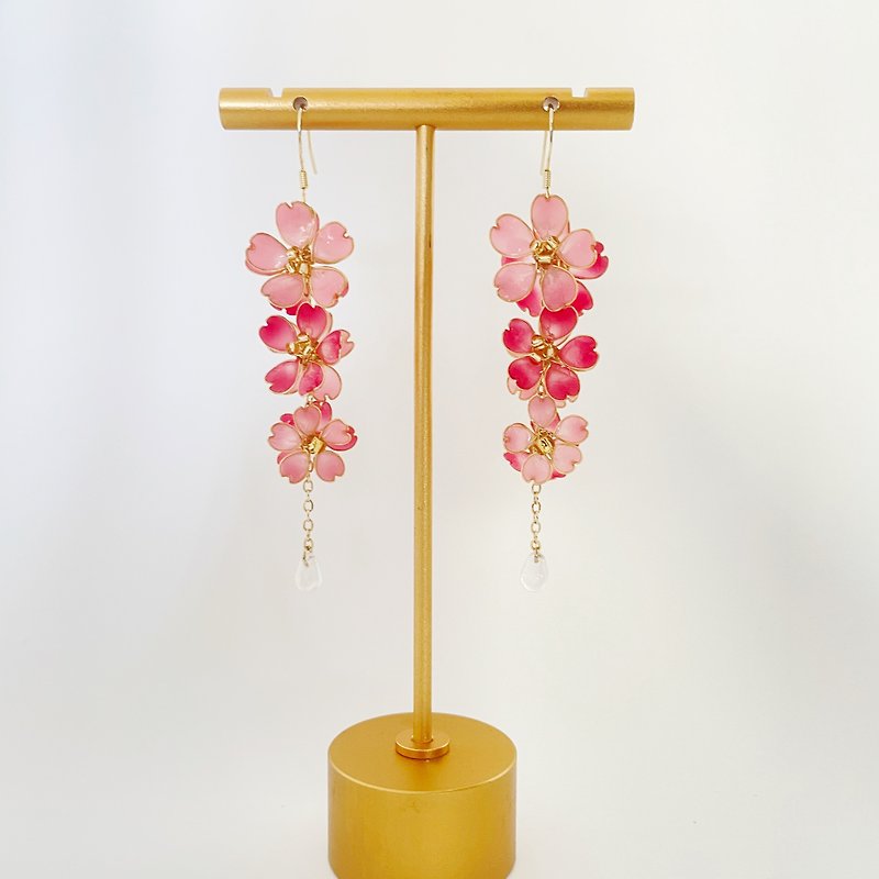【Sakura Series】Flying cherry blossom butterfly. Drop earrings. Handmade resin earrings - ต่างหู - เรซิน สึชมพู