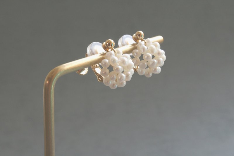 Cute popcorn pearl ball earrings can be changed to clip-on earrings ~ bit by bit - ต่างหู - ไข่มุก ขาว