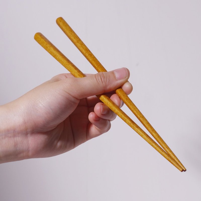 Handmade golden sandalwood chopsticks come with a free raw lacquer maintenance session - ตะเกียบ - ไม้ สีนำ้ตาล