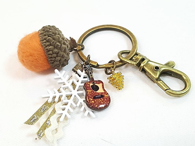 Paris*Le Bonheun. The playing of the guitar. Wool felt acorn. key ring. Christmas gift - Keychains - Other Metals Orange