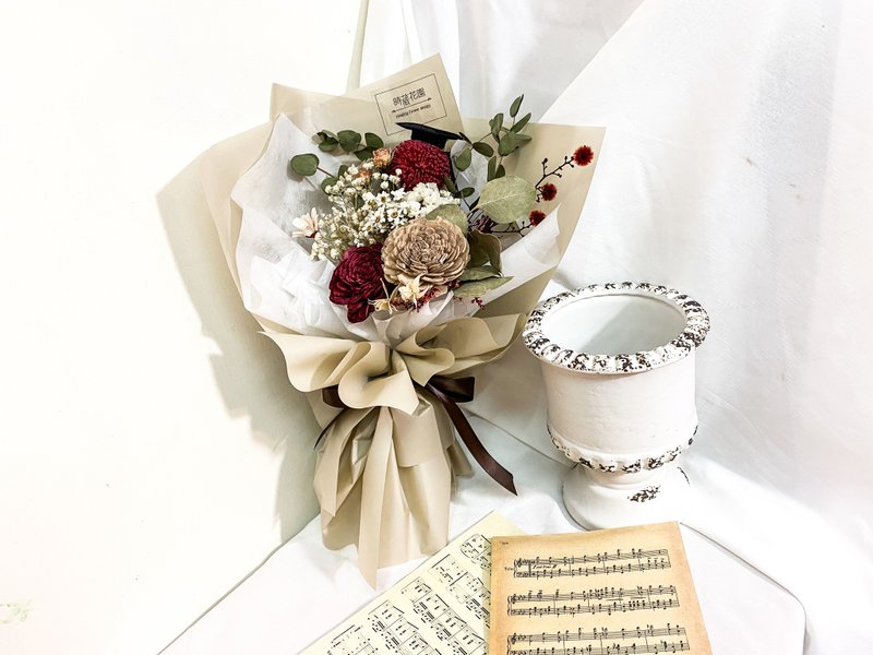 乾燥花束 含透明提袋 祝賀小卡 畢業帽 太陽花 畢業花束 - 乾燥花/永生花 - 植物．花 卡其色
