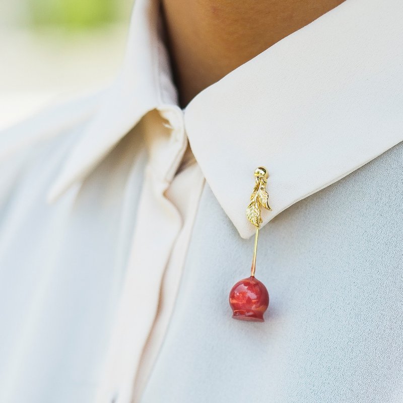 Candy apple earrings - เข็มกลัด - พลาสติก สีแดง