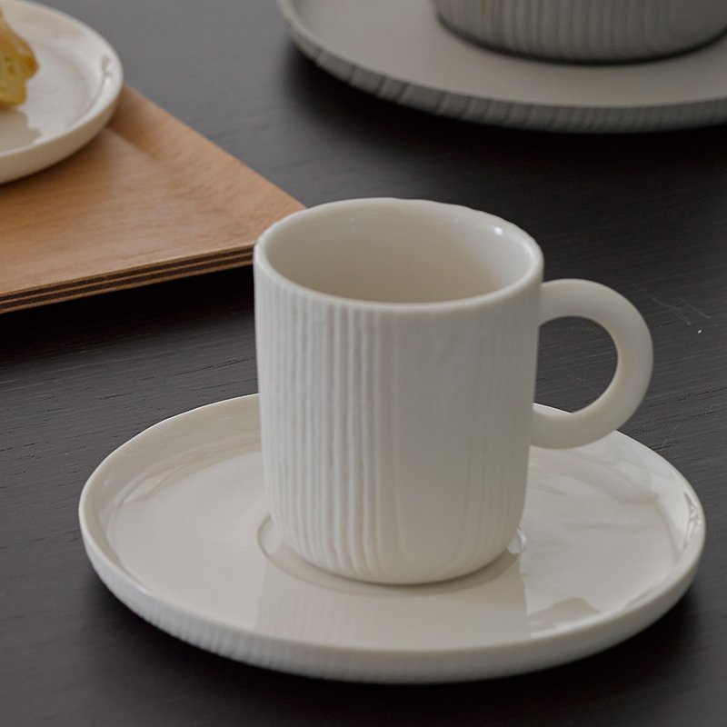 MU Concentrated Cup and Plate Set / White - Pitchers - Porcelain White