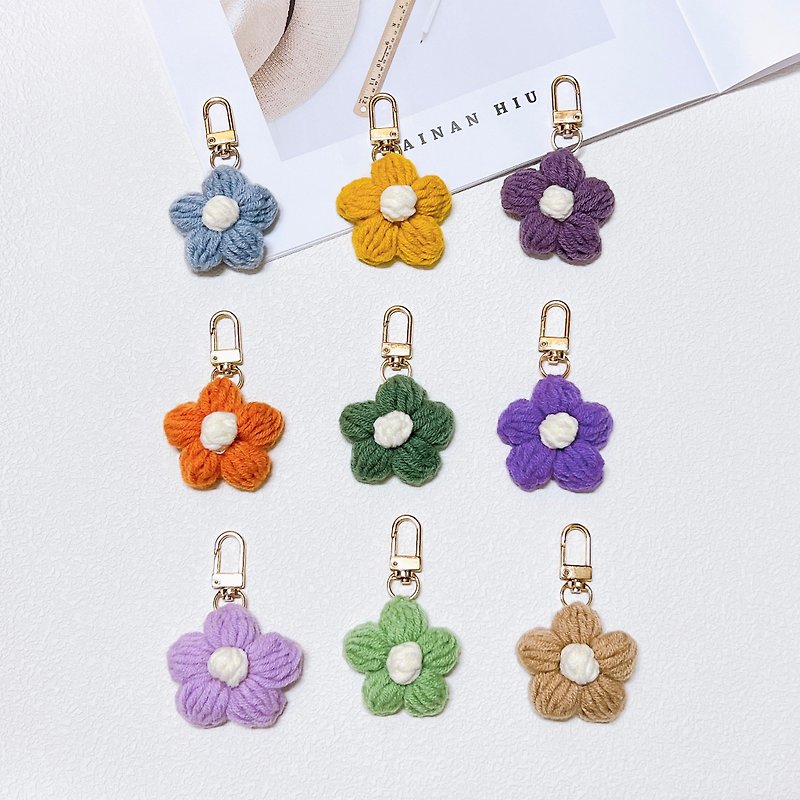 Puff flower small flower hand-woven charm key ring AirPods - ที่ห้อยกุญแจ - วัสดุอื่นๆ หลากหลายสี
