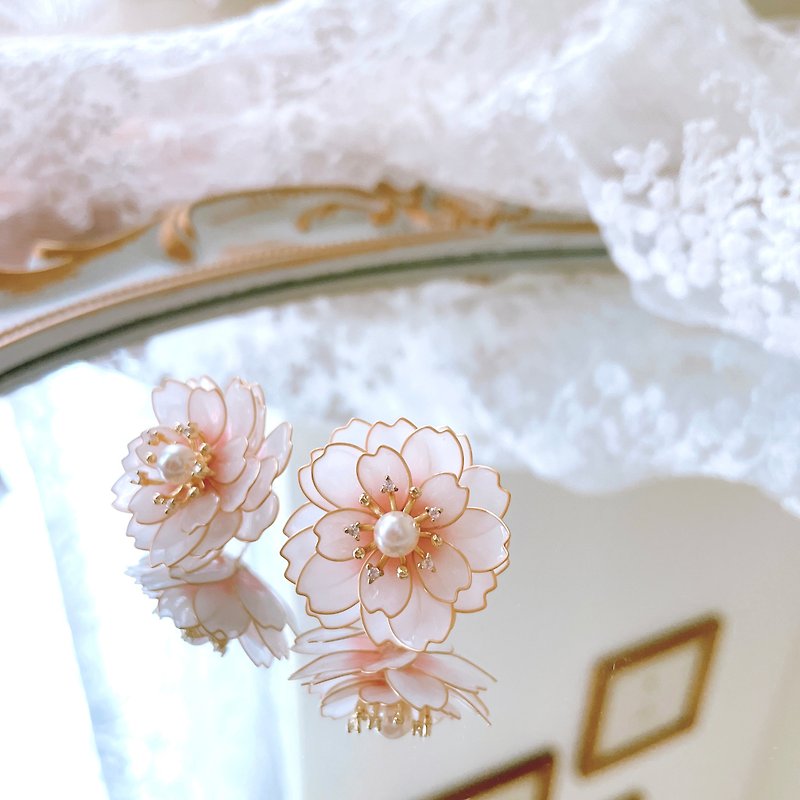 [Spring Cherry Series - Blooming] Resin Crystal Flower Earrings - Earrings & Clip-ons - Resin 