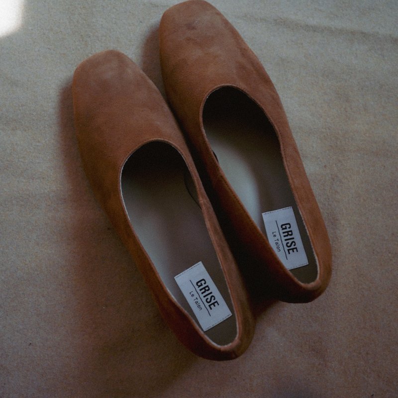 Caramel suede dare-heeled vintage shoes - รองเท้าส้นสูง - วัสดุอื่นๆ สีทอง