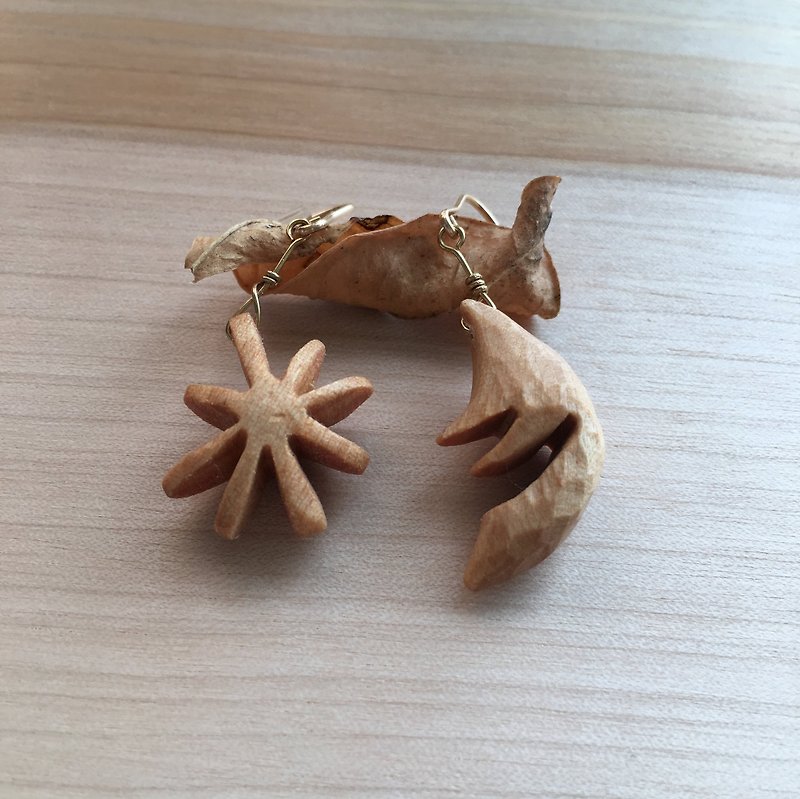 wooden moon & star pierced earrings - Earrings & Clip-ons - Wood Brown