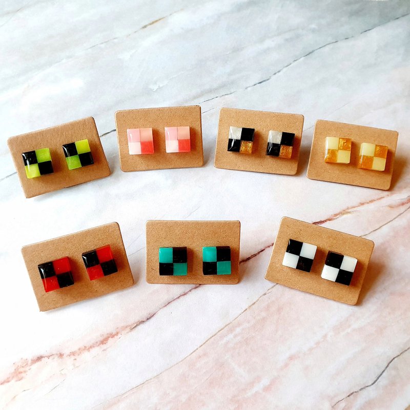 316 medical steel earrings ear pin Clip-On Japanese plaid square gift hand-made cute contrasting color - Earrings & Clip-ons - Resin Multicolor