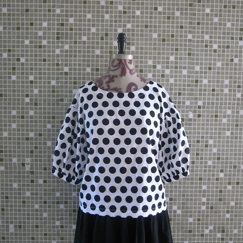 polka dot bubble sleeves blouse - Women's Tops - Cotton & Hemp Black