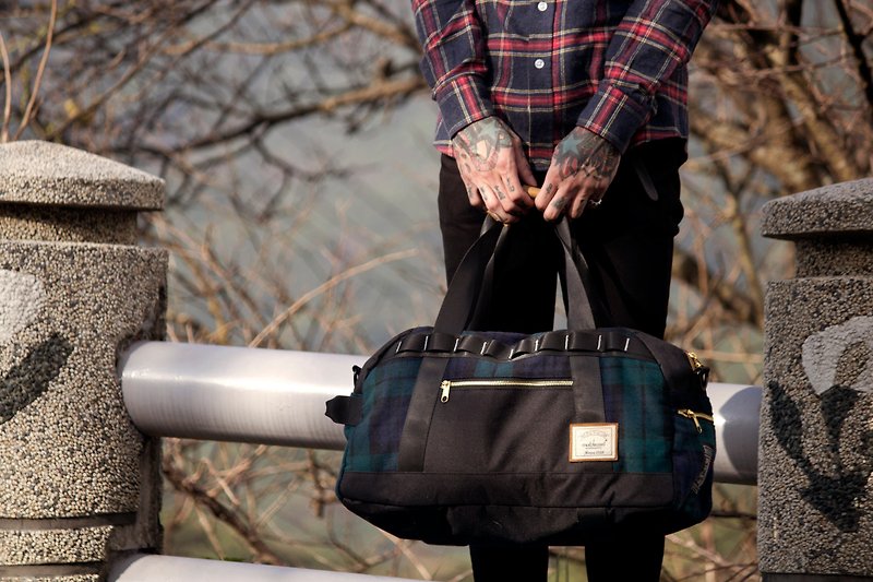 Goody Bag -火柴木設計『超值免運福袋組合』Boston波士頓包(格紋)+Flash防水手機掛腰包(配色隨機出貨) - 手袋/手提袋 - 防水材質 透明