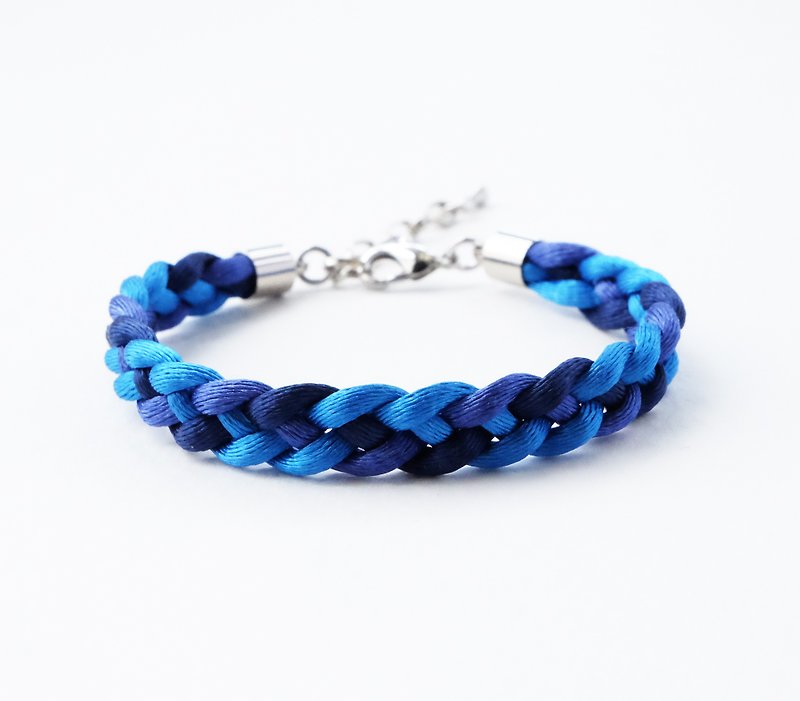 Navy blue braided bracelet - 手鍊/手環 - 其他材質 藍色