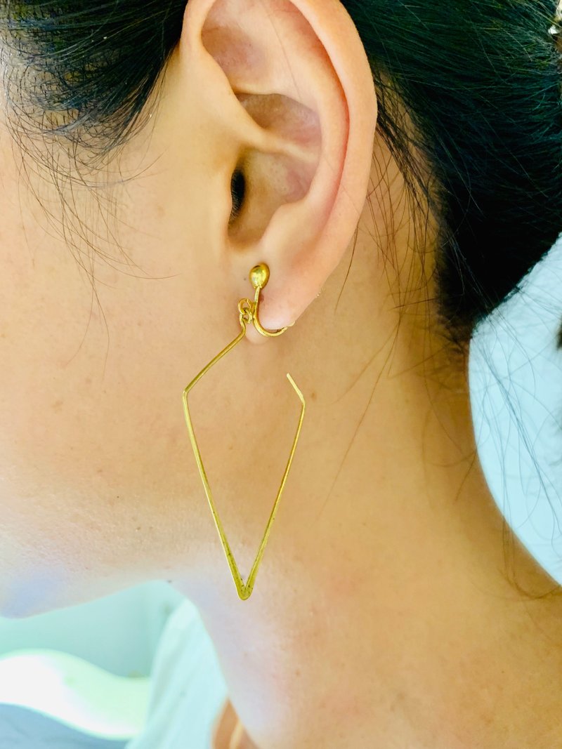 Bronze Handmade_Geometric Shape Bronze Earrings- Clip-On Style - ต่างหู - ทองแดงทองเหลือง สีทอง