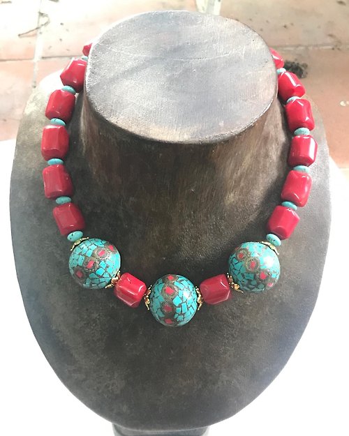 1000roads Coral necklace and beads nepal