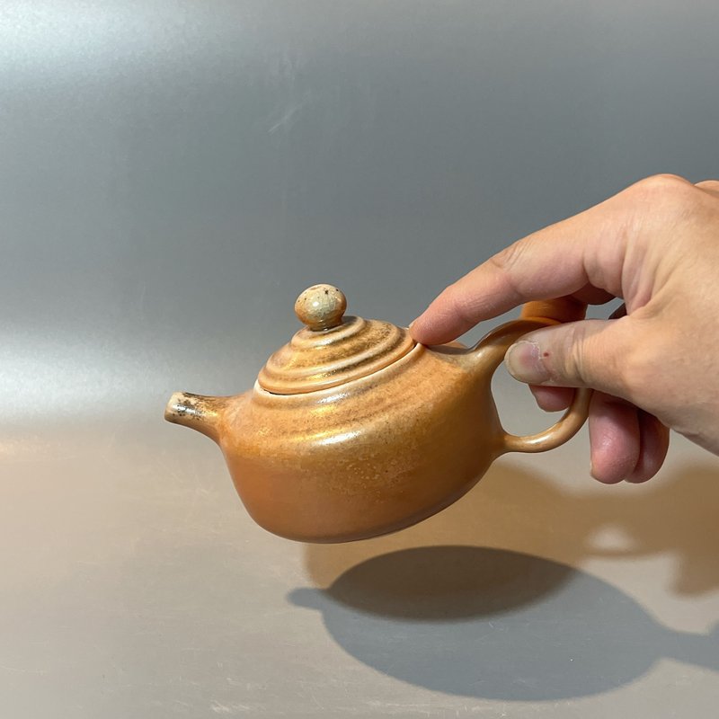 柴燒瓷土重落灰正把茶壺  / 小平凡手作 - 茶壺/茶杯/茶具 - 陶 