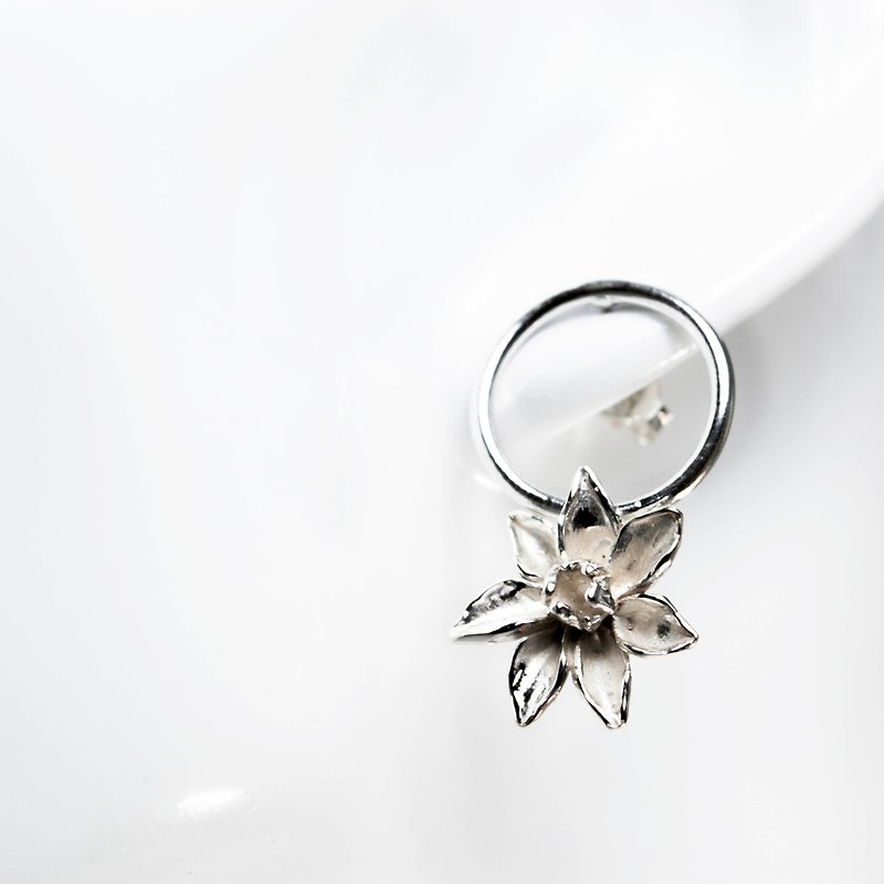 Seven petal wreath earrings - Earrings & Clip-ons - Sterling Silver Silver