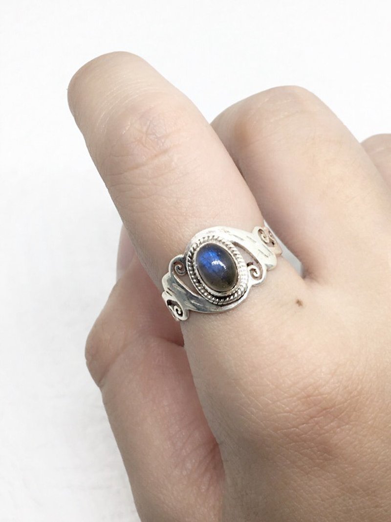 拉長石925純銀雕花設計戒指 尼泊爾手工鑲嵌製作(款式5) - 戒指 - 寶石 藍色