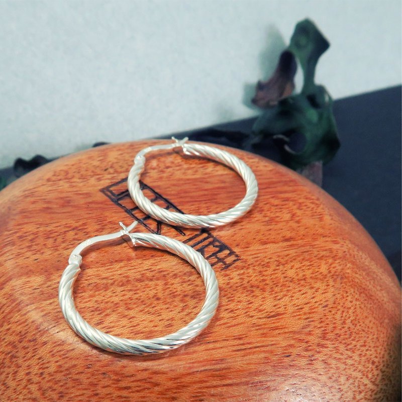 Hoop/C-shaped earrings 925 sterling silver earrings (large) - ต่างหู - เงินแท้ สีเงิน