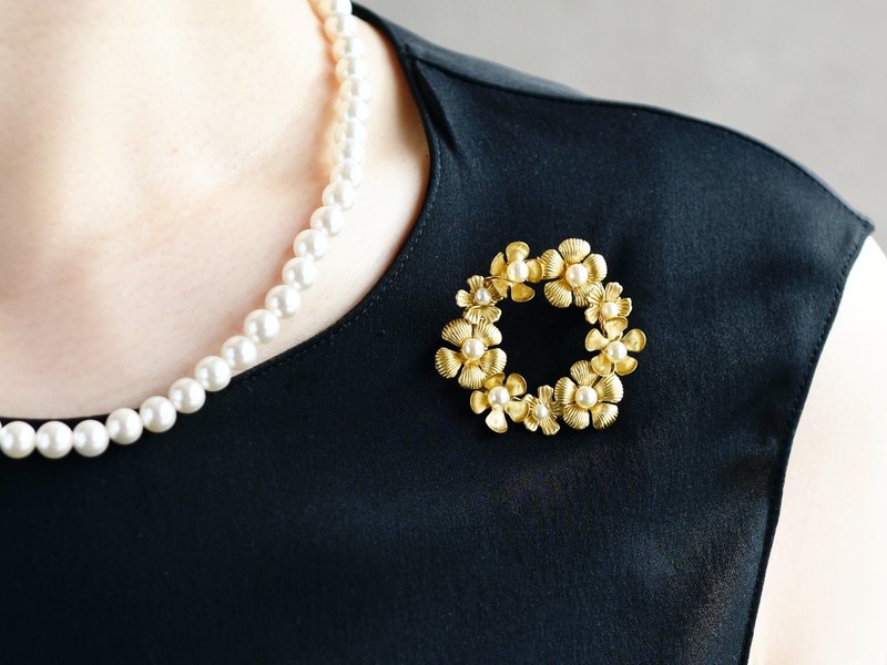 【ブローチ】ヴィンテージな真鍮の花冠 リース - 胸針 - 其他金屬 金色