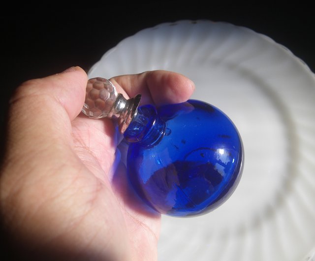 昔】初期のブルーガラス香水瓶 - ショップ OLD-TIME 置物 - Pinkoi