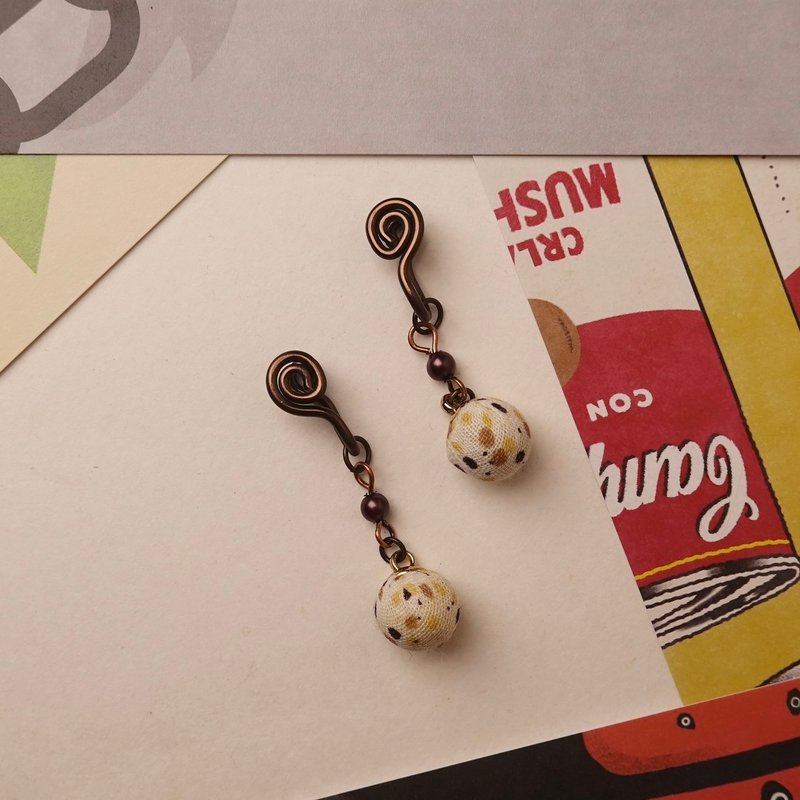 Bubu ball painless Clip-On/ Brown dot - ต่างหู - โลหะ 