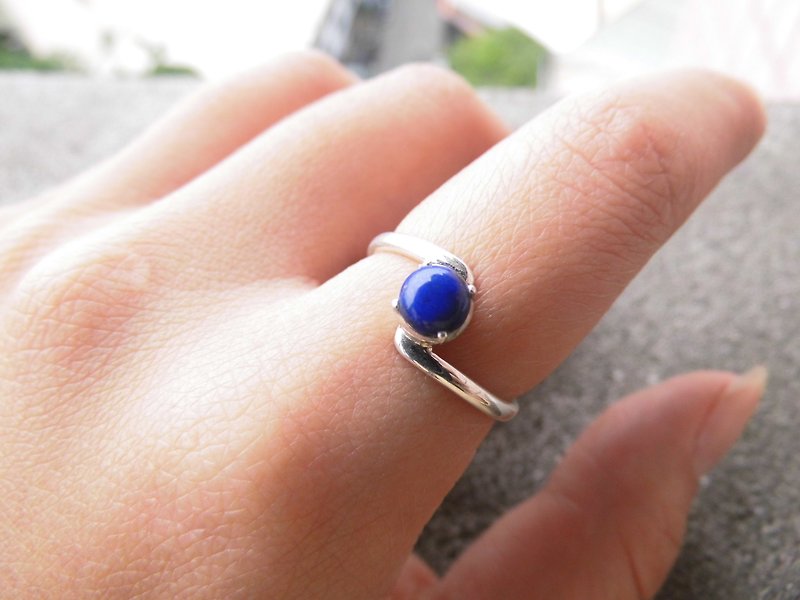 青金石925純銀簡約曲線戒指 尼泊爾手工鑲嵌製作 情人節禮物 生日禮物 - 戒指 - 寶石 藍色